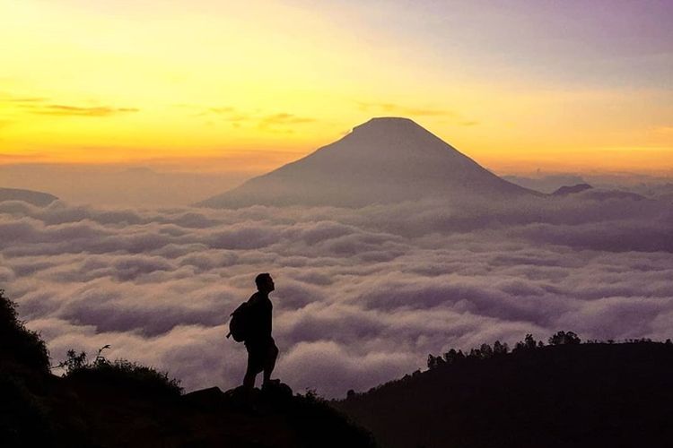 MENAJUBKAN : Bukit Sikunir Kawasan Wisata Daratan Tinggi Dieng